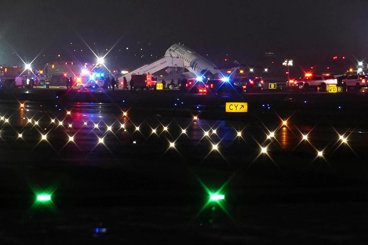 FOTO: Kerusakan Parah Pesawat Air Canada Uasai Tabrak Truk Pemadam Kebakaran