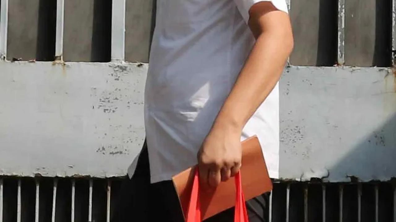 FOTO: Ini Barang-Barang yang Dibawa Penyidik Usai Menggeledah Rumah Ketua KPK Firli Bahuri