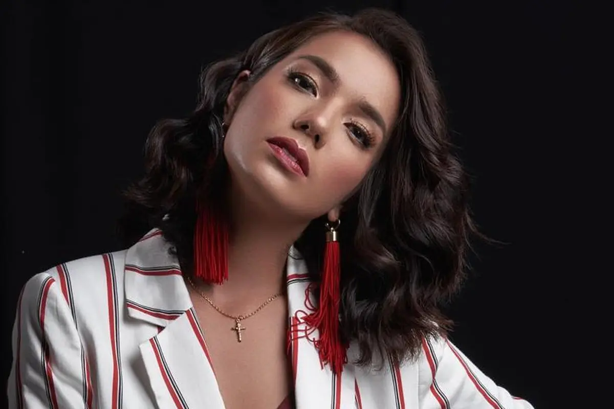 FOTO: Gaya Sheila Marcia dengan Makeup Tebal, Memesona