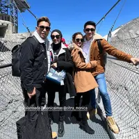 Selalu kompak dan mesra, intip gaya Ifan Seventeen dan istrinya, Citra Monica dengan busana couple saat liburan di Eropa. (Instagram/ifanseventeen/citramonica).