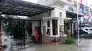 Perumahan Harapan Indah Bekasi terkena banjir karena intensitas hujan yang sangat tinggi, Bekasi, Senin (9/2/2015). (Liputan6.com/Panji Diksana)
