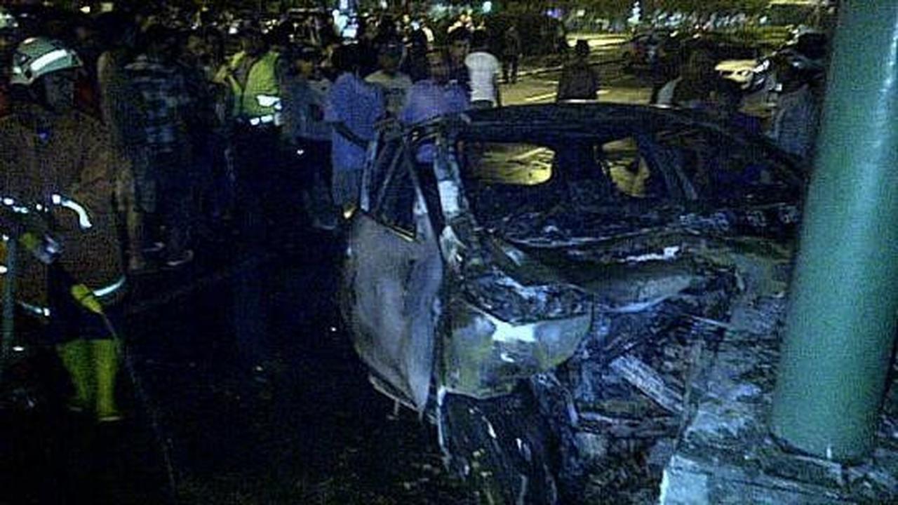 Bangkai mobil Nissan Juke yang terbakar