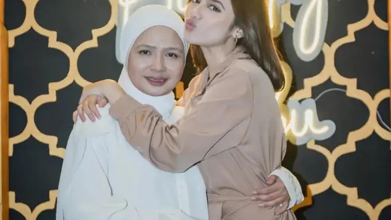 7 Foto Kedekatan Syifa Hadju dan Ibunda, Mimpi Setiap Anak Perempuan