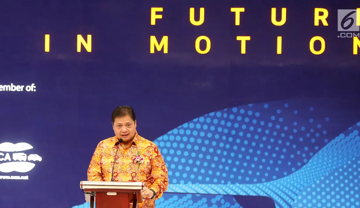 Menteri Peridustrian Airlangga Hartarto memberikan sambutan dalam pembukaan pameran Gaikindo Indonesia Internasional Auto Show (GIIAS) 2019 di ICE BSD, Tangerang, Kamis (18/7/2019). Tahun ini pameran otomotif terbesar di Indonesia tersebut mengusung tema Future in Motion. (Liputan6.com/Fery Pradolo)