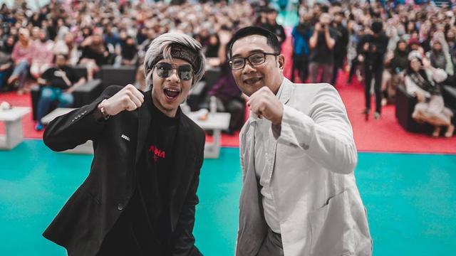 6 Potret Atta Halilintar Bareng Pejabat, Gayanya Sering Kompakan