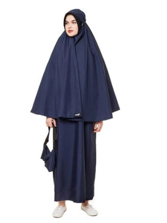 7 Desain Jas Hujan Ini Unik Banget, Bikin Melongo