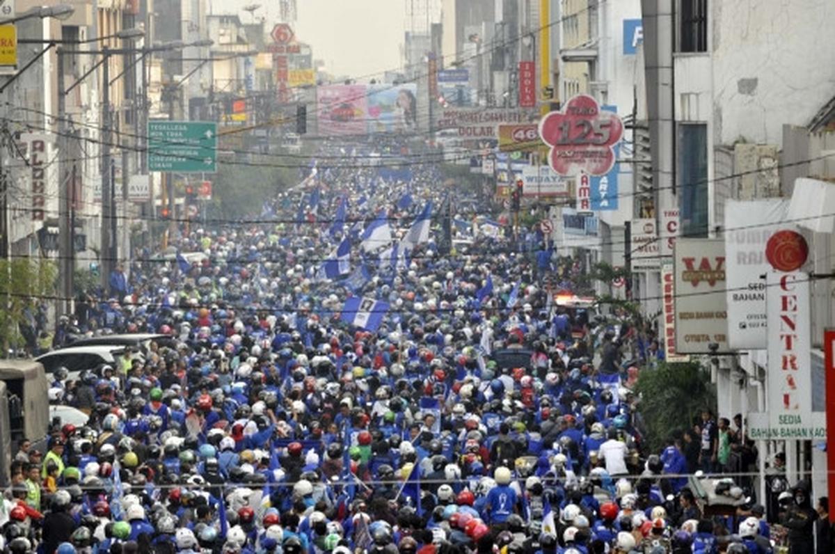 Pawai kejuaraan Persib, lautan Bobotoh birukan Bandung
