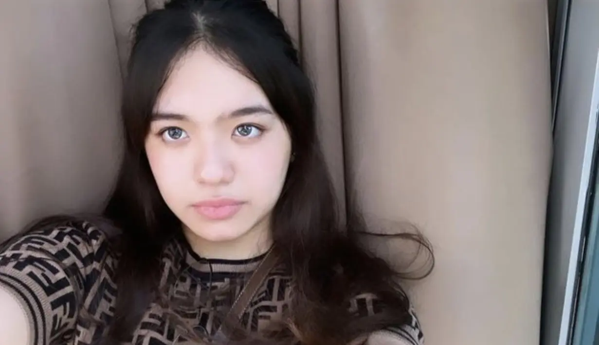 Disebut-sebut ia juga memiliki paras yang mirip dengan Angel Karamoy. Bahkan keduanya dibilang seperti adik dan kakak.  [Foto: Lovely Rumangkan/ Instagram].