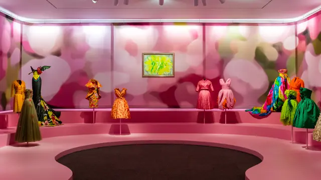 Pameran Dior: From Paris to the World