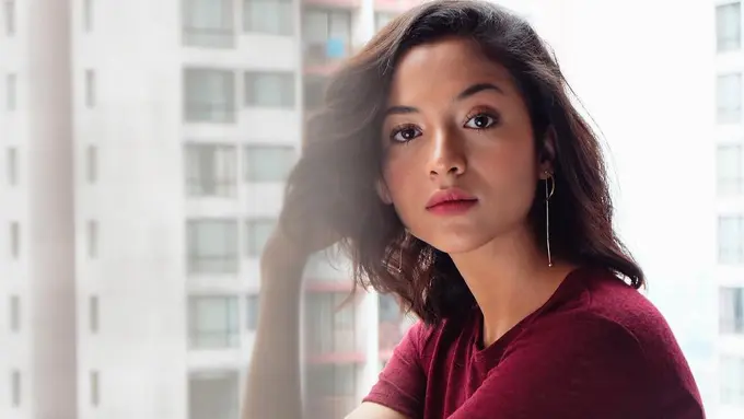 [Bintang] 4 Makeup Minimalis Putri Marino yang Bikin Jatuh Cinta