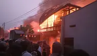 Detik-Detik Kebakaran Hebat di Manado, 7 Bangunan Terdampak