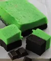 Bolu kukus pandan cokelat ini punya aroma yang sangat wangi. Perpaduan rasa manis dan cokelatnya pun sangat pas. Cocok sekali dijadikan teman minum kopi./Copyright shutterstock.com/g/IkaRahma