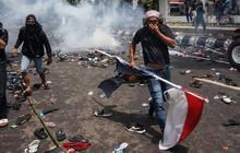 FOTO: Pati Bergejolak, 100 Ribu Massa Turun ke Jalan