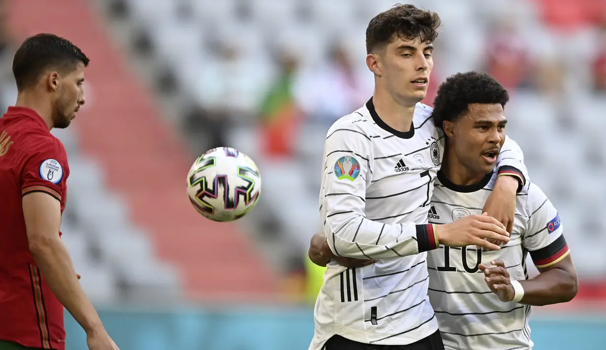 Memasuki babak kedua, Jerman berhasil menjauhkan keunggulan ketika Kai Havertz berhasil mengkonversi umpan Robin Gosens pada menit ke-51. Skor berubah menjadi 3-1 dengan keunggulan Jerman. (Foto: AP/Pool/Philipp Guelland)