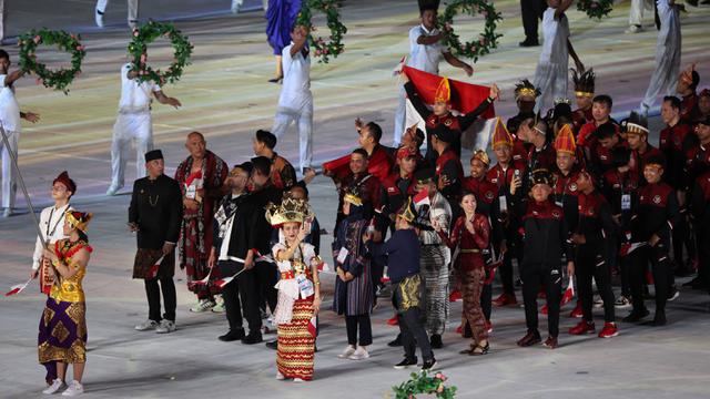 Foto: Kenakan Baju Adat Bali, Flairene Candrea Pimpin Defile Kontingen Indonesia pada Upacara Pembukaan SEA Games 2023