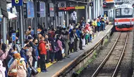 KRL Makin Padat, Hak Kenyamanan Penumpang Terabaikan