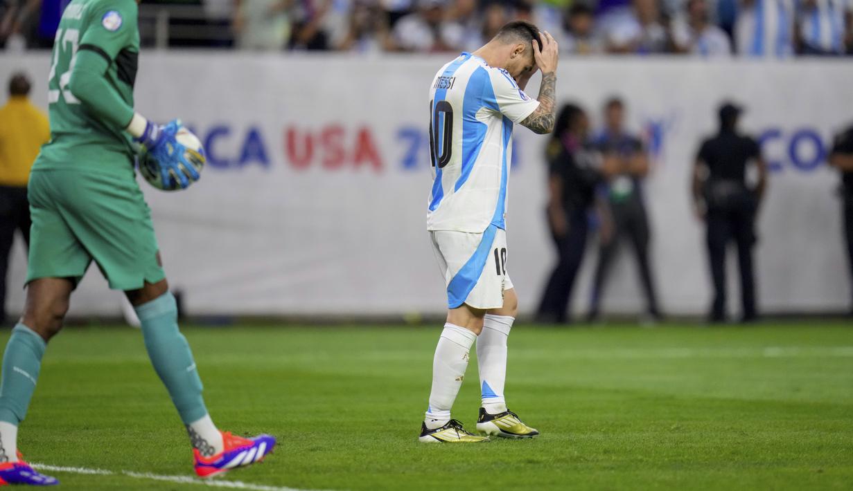 Tendangan pemain asal Inter Miami ini terlalu tinggi, sehingga terkena mistar. (AP Photo/Julio Cortez)