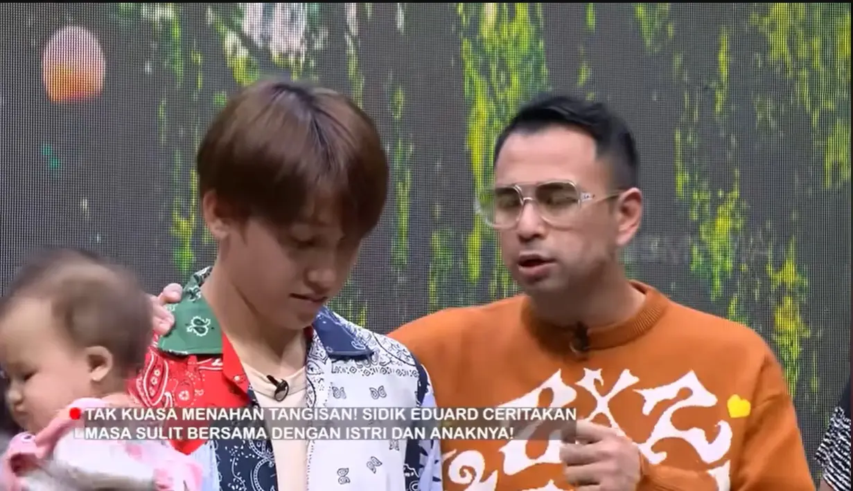 Raffi Ahmad juga memuji sosok istri Sidik Eduard yang setia mendampingi sang suami dimasa-masa sulit. Raffi juga terus menyemangati Sidik yang berjuang untuk membahagiakan keluarga. [Youtube/TRANS7 OFFICIAL]