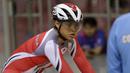 Pesepeda Indonesia kelelahan usai tampil pada nomor Women Elite Team Sprint saat Asian Track Championship 2019 di Jakarta International Veledrome, Jakarta, Rabu (9/1). Tim Indonesia gagal meraih medali pada nomor tersebut. (Bola.com/Yoppy Renato)
