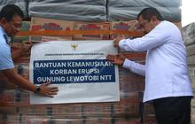 FOTO: Menteri Imipas Kirimkan Bantuan Kemanusiaan untuk Korban Erupsi Gunung Lewotobi Laki-Laki Pakai Hercules