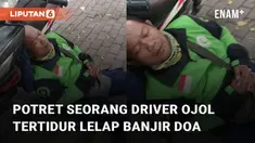 Seorang driver ojek online tertidur lelap bersandarkan motor dan jalan mengundang perhatian