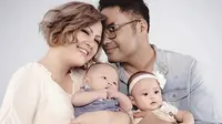 Salah Satu Anak Kembar Surya Saputra Menderita Gangguan Mata Serius