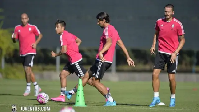 Khedira Cedera, Juve Terpaksa Pikirkan Belanja Gelandang Lagi (UD