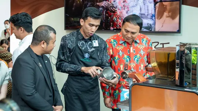 Starbucks Pecahkan Rekor MURI Lewat Kelas Latte Art Serentak di 300 Gerai di Indonesia