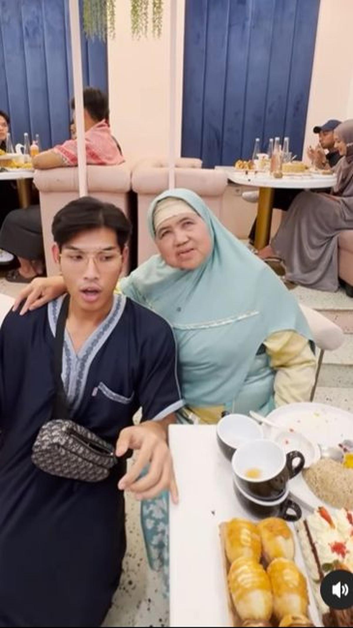 Ustazah Mamah Dedeh angkat bicara ketika diminta tanggapan tentang viralnya nonis berburu takjil.&nbsp;