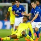 Duel panas terjadi di laga Liga Premier Inggris antara Leicester City dengan Chelsea di King Power Stadium, Kamis (30/4/2015). Chelsea menang 3-1 atas Leicester City.(Reuters/Darren Staples)