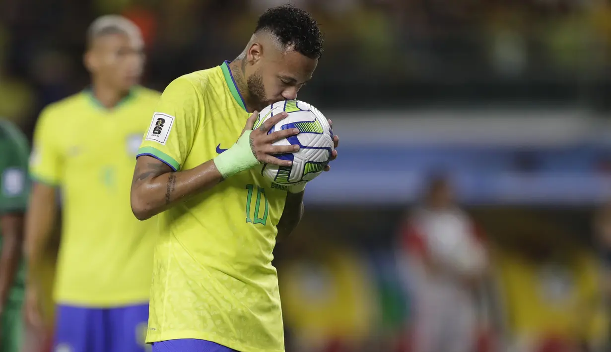 Sebelum laga ini, Neymar telah mengemas 77 gol atau menyamai top skor sebelumnya yang dipegang oleh legenda Brasil lainnya, Pele. (AP Photo/Bruna Prado)