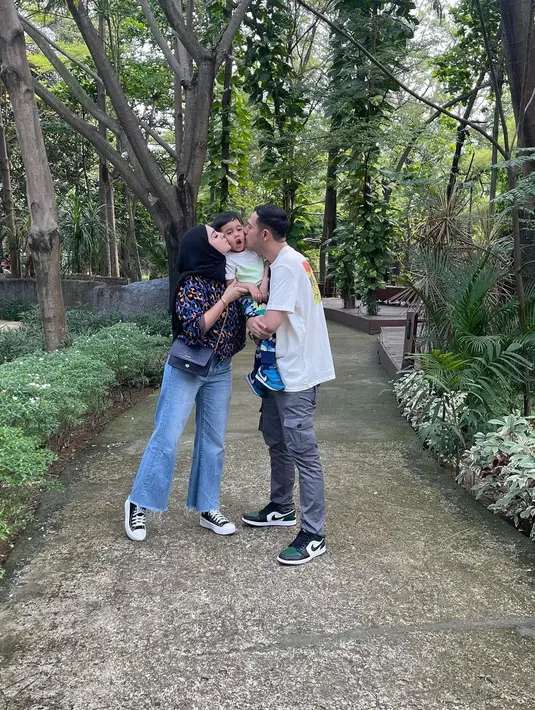Rifky Balweel dan istri (Instagram/bibyalraen13)