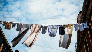 Ilustrasi Mencuci Baju. (Unsplash - Erik Witsoe)