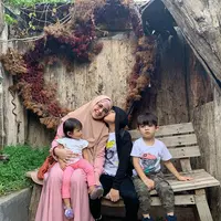 Risty Tagor dan anak (Instagram/ristytagor)