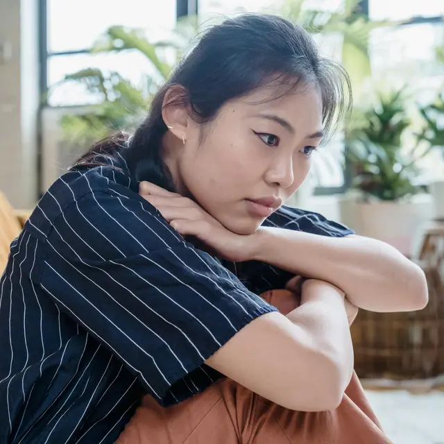 Peduli pandangan orang lain, 5 zodiak ini gampang dipengaruhi dalam menentukan keputusan