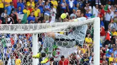 Berikut adalah daftar penjaga gawang yang mampu melakukan cleansheet terbanyak selama putaran final pagelaran Euro. (Foto: AFP/Vincenzo Pinto)