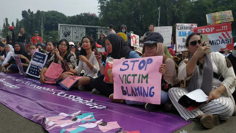 Aksi memperingati Hari Perempuan Internasional, Jakarta, Minggu (8/3/2020).