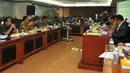 Suasana rapat Kementerian Agraria dan Tata Ruang dengan Komite I DPD RI di Komplek Parlemen Senayan, Jakarta, Rabu (15/4/2015). Rapat tersebut membahas usul revisi dan menyempurnakan UU tentang pertanahan. (Liputan6.com/Yoppy Renato)