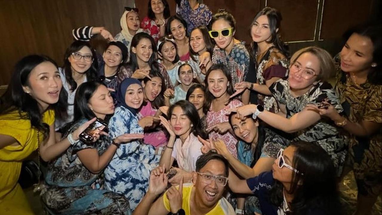 Keseruan Pesta Daster di Ulang Tahun Ussy