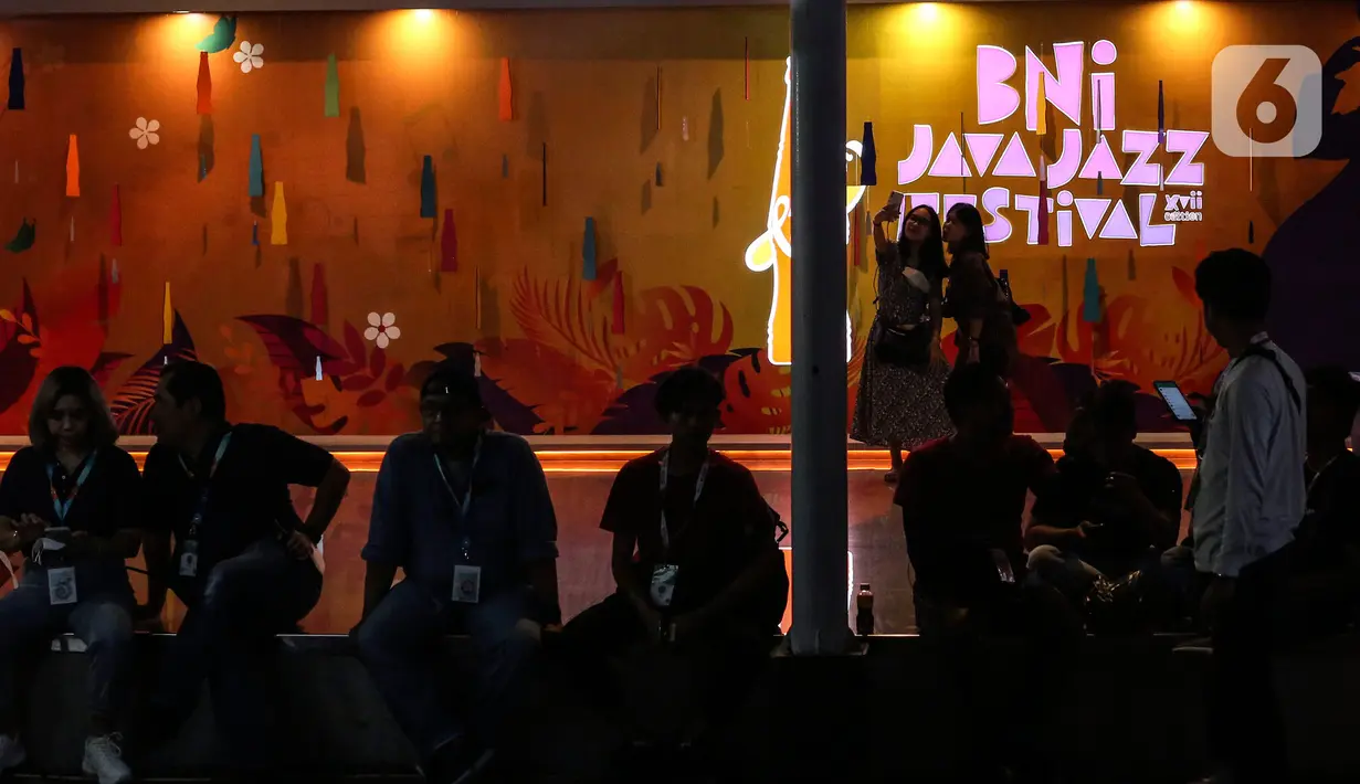 <p>Suasana warga saat Perhelatan Jakarta Internasional BNI Java Jazz Festival (BNIJJF2022), di JiExpo Kemayoran, Jakarta Pusat, Jumat (27/5/2022). Perhelatan itu akan diselenggarakan selama tiga hari sampai Minggu, 29 Mei 2022. (Liputan6.com/Johan Tallo)</p>