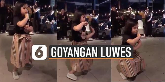 VIDEO: Kocak, Goyangan Luwes Bocah Joget Lagu Dangdut