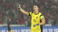 Emil Audero Mulyadi berteriak keras setelah Ole Romeny mencetak gol ke gawang Timnas China dalam laga kesembilan Grup C putaran ketiga Kualifikasi Piala Dunia 2026 di Stadion Utama Gelora Bng Karno, Kamis (5/6/2025). (Bola.com/Muhammd Iqbal Ichsan).