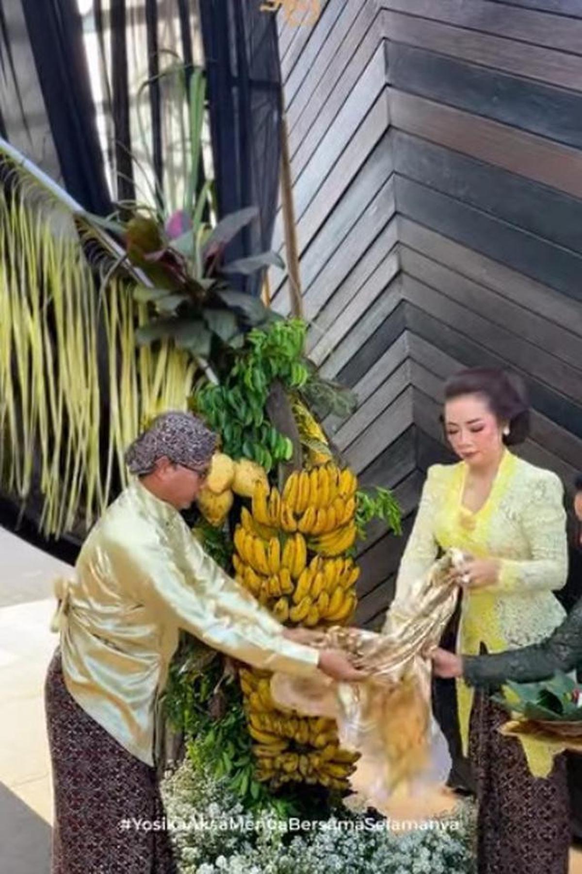 22 Potret Detail Dekorasi Siraman Pernikahan Putra Soimah dengan Adat Jawa yang Mewah dan Sakral