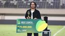 Juru taktik Adhyaksa FC Banten, Ade Suhendra berhasil terpilih sebagai Pelatih Terbaik di arena Pegadaian Championship 2025/26. (Bola.com/Abdul Aziz)