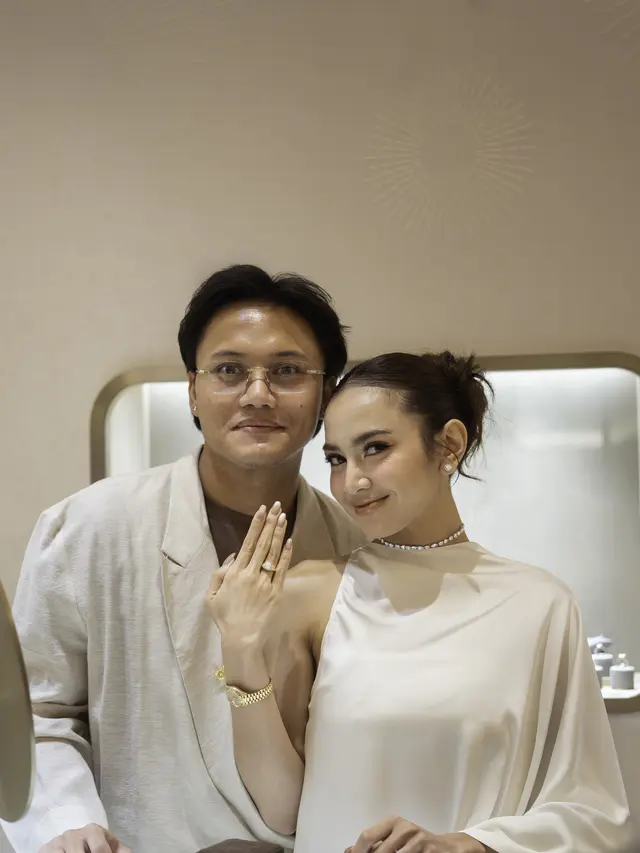 Marcello Tahitoe dan Rizky Febian Andalkan Perhiasan Sebagai Hadiah Bermakna untuk Istri Tercinta