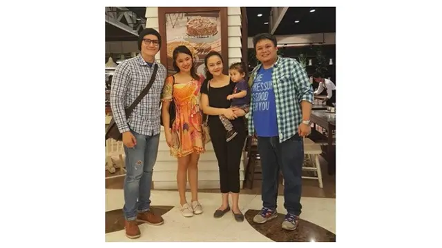 Sahabat Sejak Kecil, Ini 7 Momen Kebersamaan Marshanda dan Cecep Reza