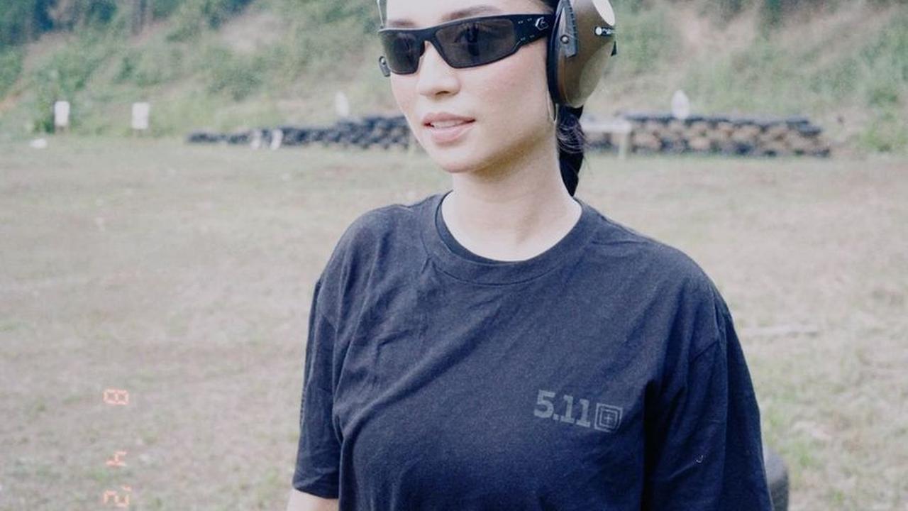 Sebelum membintangi sinetron DI ANTARA DUA CINTA, Asha Assuncao sukses memerankan karakter Livia Buwana yang manja dan problematik dalam BUKU HARIAN SEORANG ISTRI.<br>