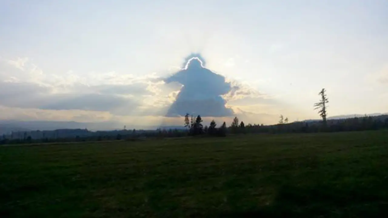 Awan Berbentuk Malaikat di Langit Slowakia