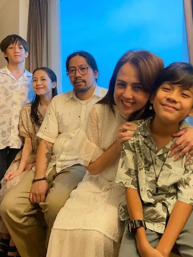 Adhisty Zara dan keluarga (Instagram/zaraadhsty)