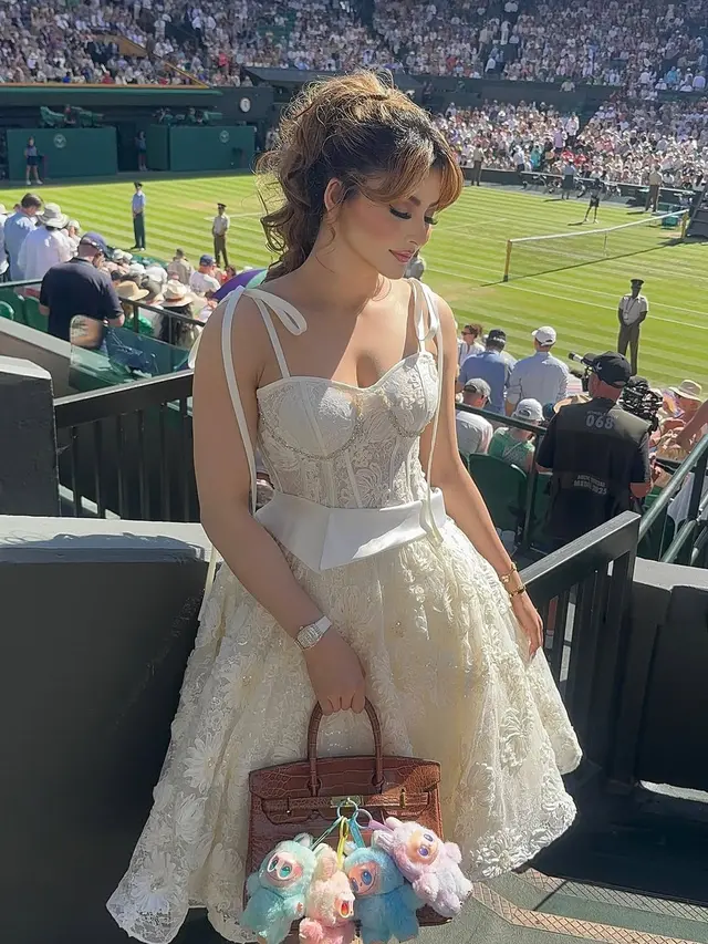 Tenteng Hermes Birkin & 4 Boneka Labubu, Gaya Artis India Urvashi Rautela di Wimbledon Jadi Bahan Meme